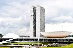 Congresso promulga PEC dos Precatórios, que abre espaço para o governo ampliar o Auxílio Brasil