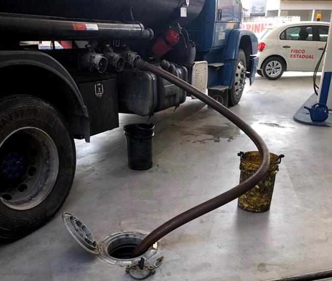 SEFAZ-PB intercepta descarrego irregular de gasolina e diesel em posto de combustível no Conde