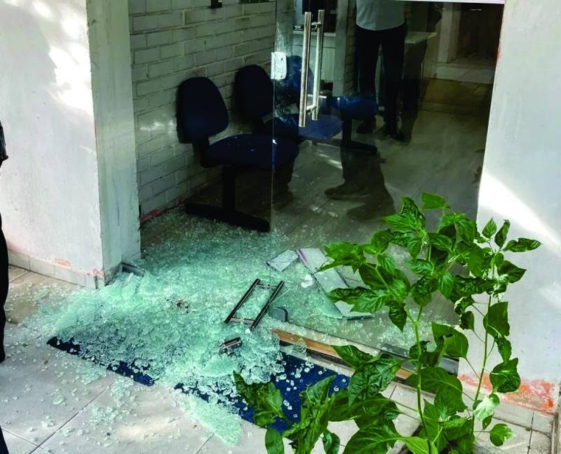 Prédio da Secretaria da Fazenda da Paraíba é atingido por tiros em tentativa de assalto