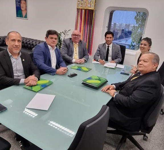 Senador Rodrigo Cunha recebe entidades do Fisco para discutir reforma tributária