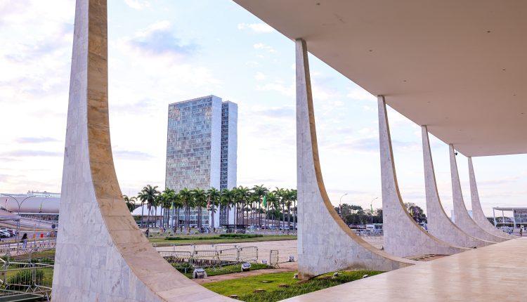 ADI 7.882: Adriana Schier analisa decisão do STF sobre teto remuneratório